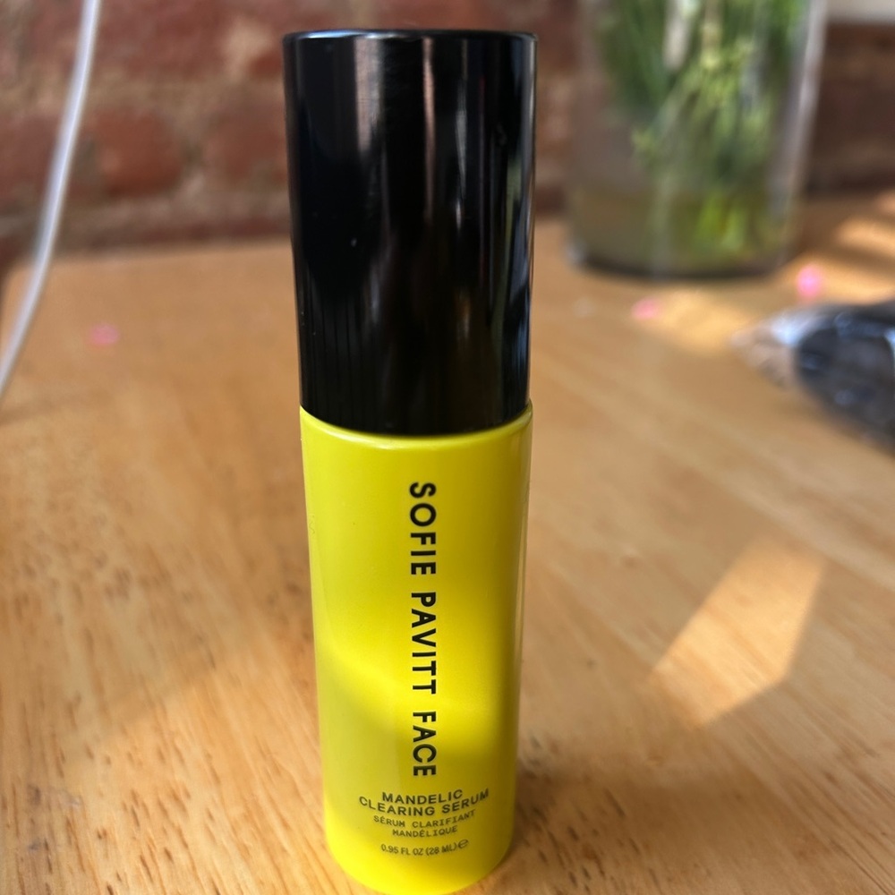 Sofia Pavitt Mandelic Clearing Serum